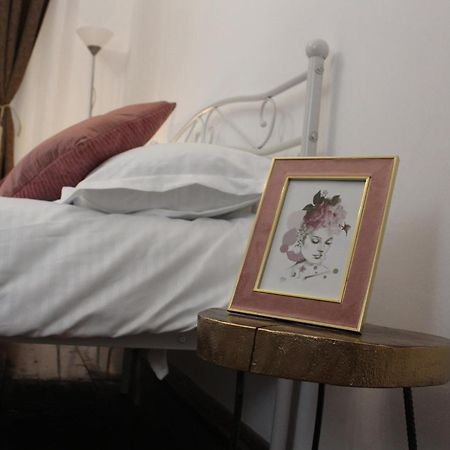 Affittacamere Texas House Novaci-Străini Esterno foto