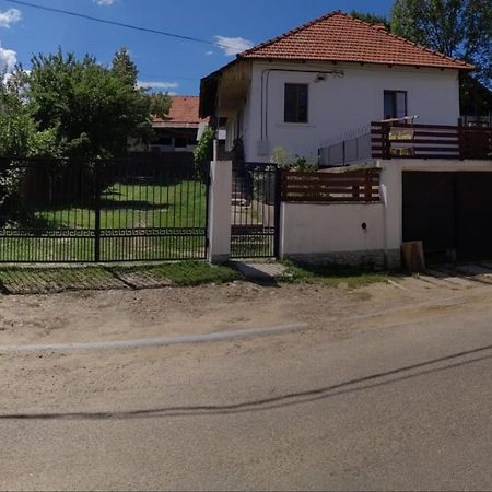 Affittacamere Texas House Novaci-Străini Esterno foto